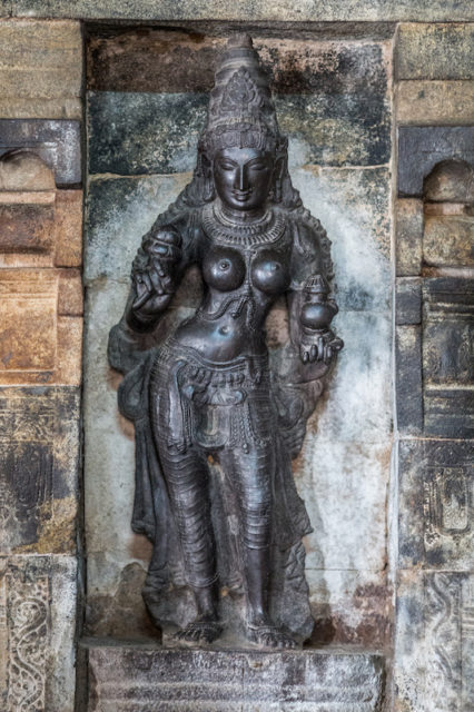 Parvati in tri-bhanga pose inside the pillared hall of the Airavatesvara temple in Darasuram